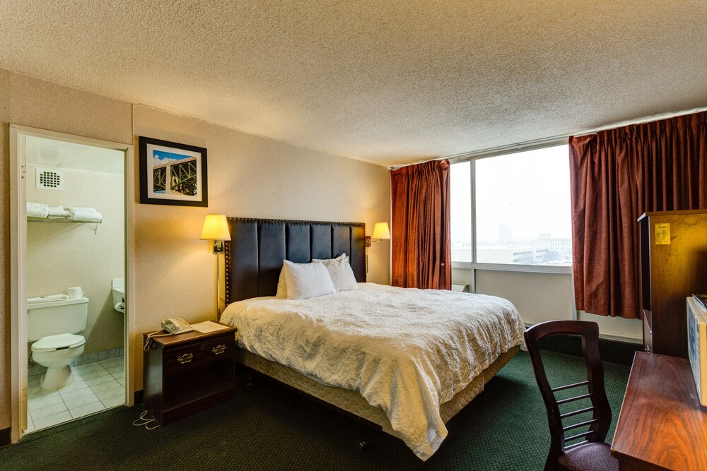 University Hotel & Suites - photo 9