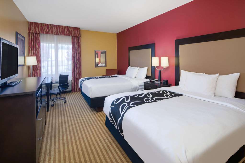 La Quinta Inn & Suites by Wyndham Atlanta Union City - photo 26