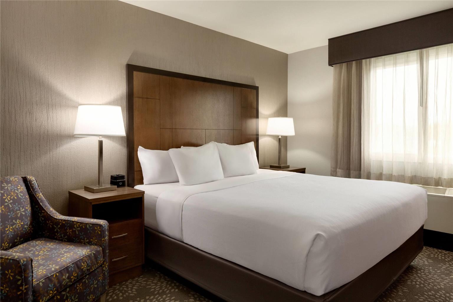 La Quinta Inn & Suites by Wyndham Fairbanks Airport - photo 14