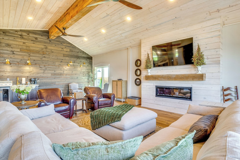 Hope Retreat with Furnished Deck Near Parks — hotel in Taylorsville
