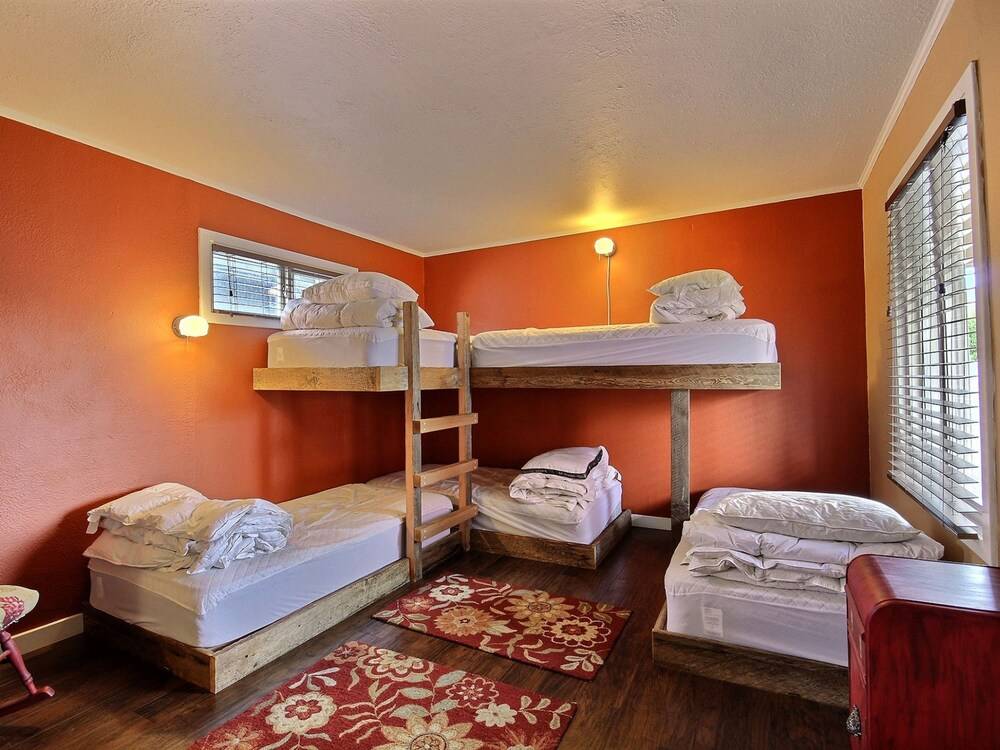 Pitchwood Inn - photo 8
