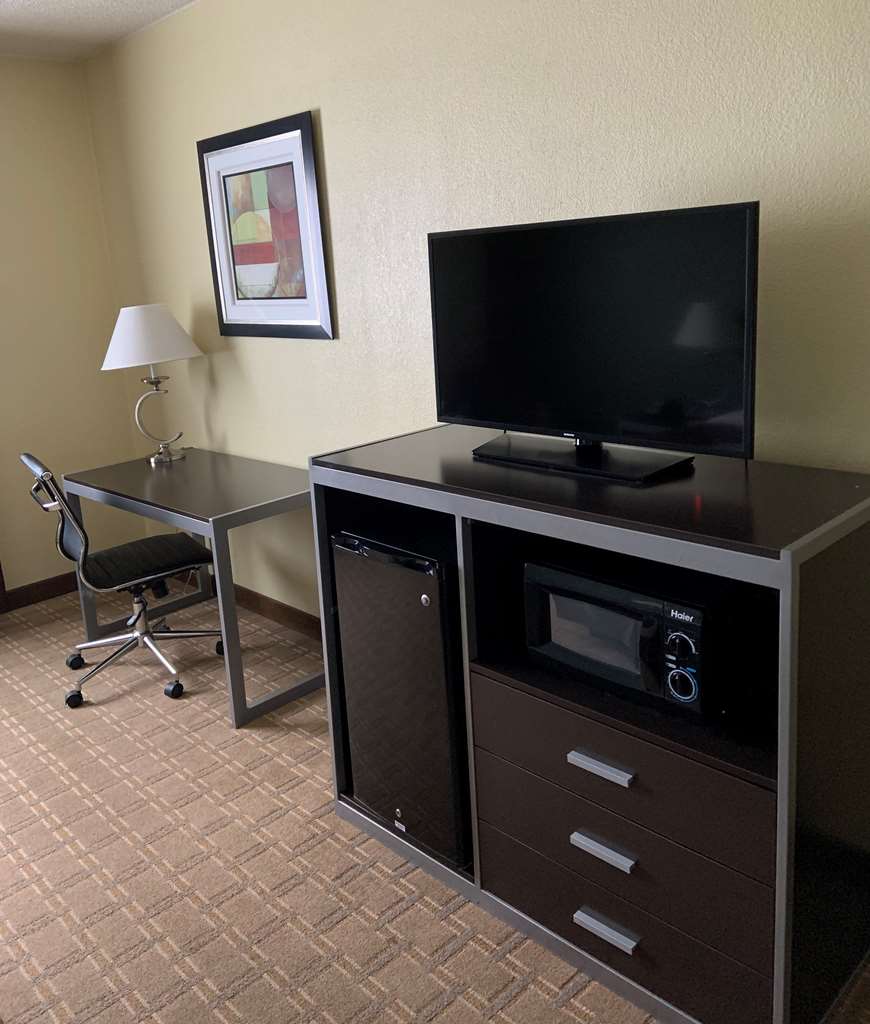 Best Western Airport Inn & Suites Cleveland - photo 20