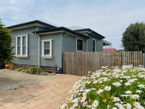 Saltwater Bungalow WiFi — 4-Star Luxury Hotel in Robe, Australia