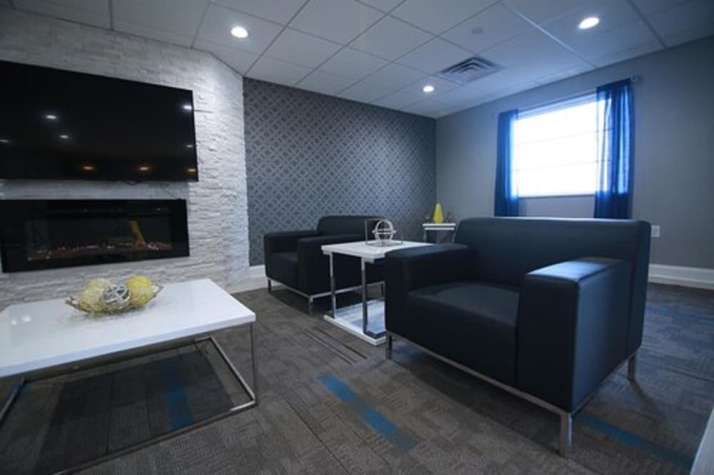 Home Inn and Suites - photo 8