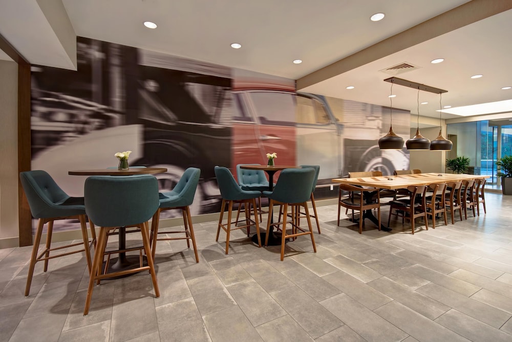 Four Points by Sheraton Boston Newton - photo 3