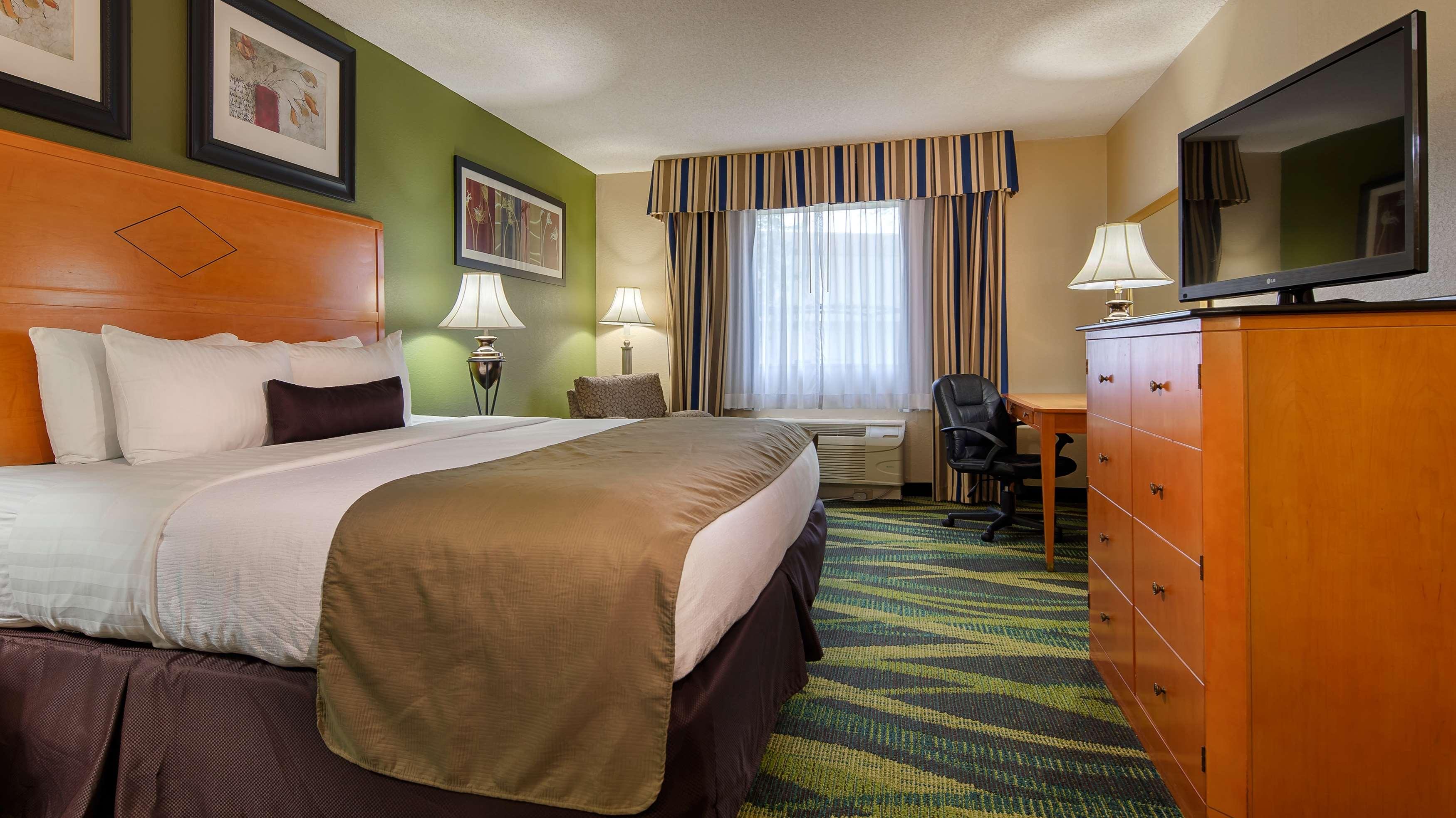 Best Western Plus Philadelphia Bensalem Hotel - photo 3