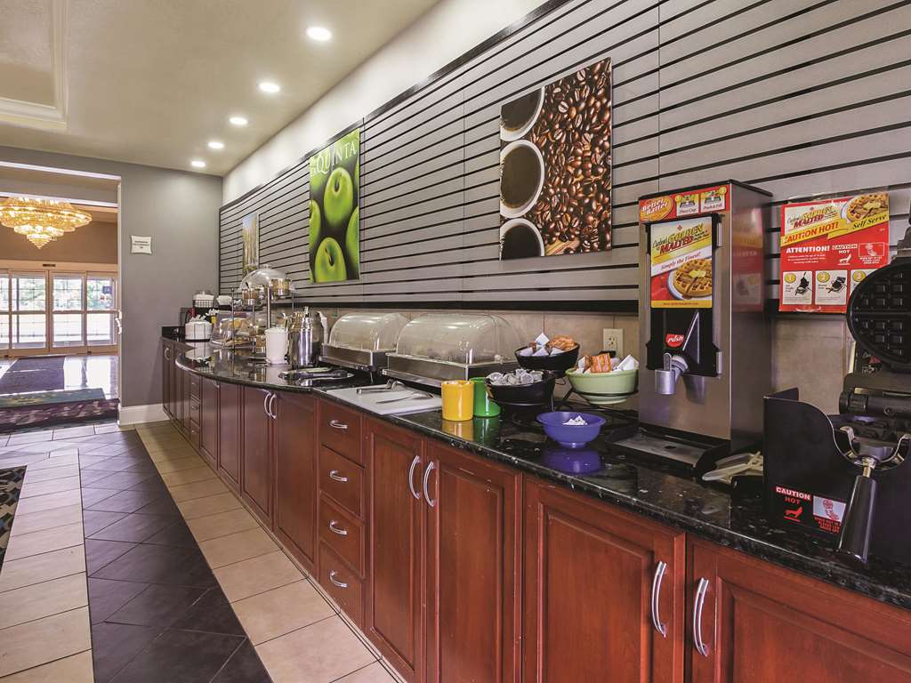 La Quinta Inn & Suites by Wyndham Bowling Green - photo 64