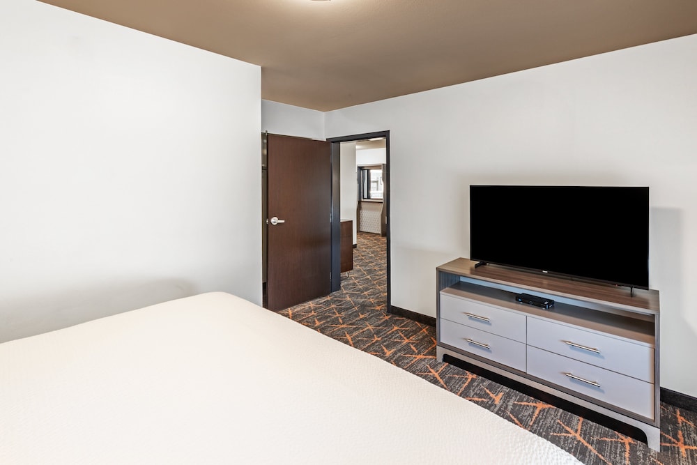 Holiday Inn Hotel & Suites Tulsa South by IHG - photo 17