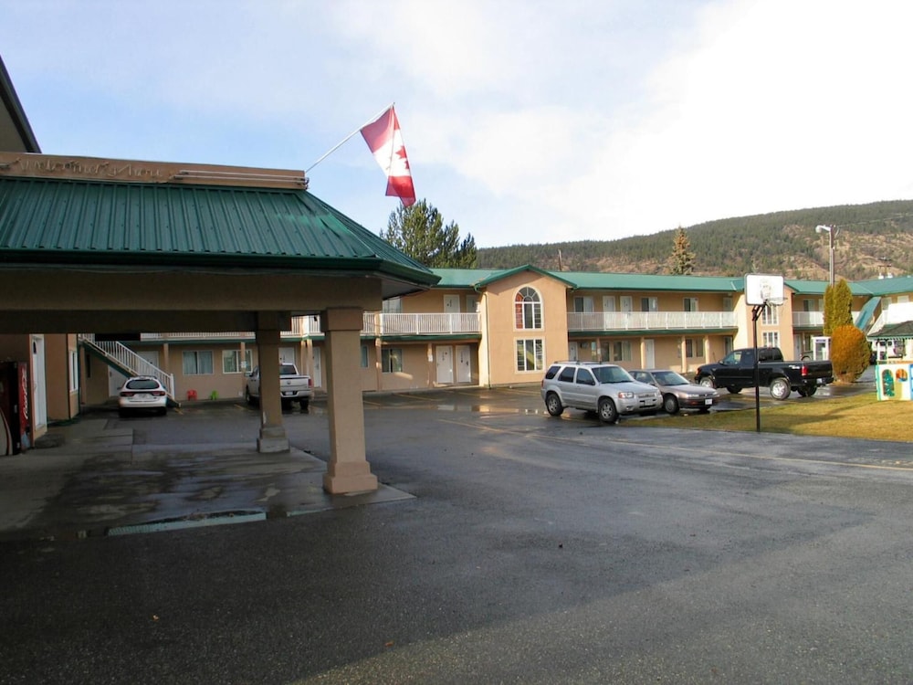 Intown Inn & Suites — hotel in Merritt