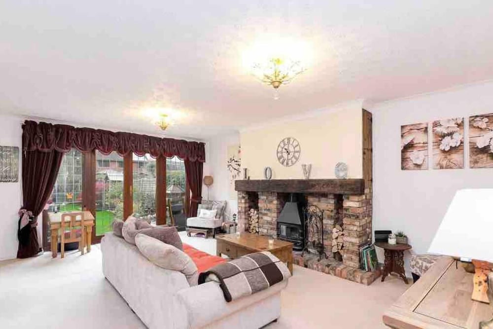 Peaceful Captivating Home With Idylic Surroundings 18530517 — Hoddesdon