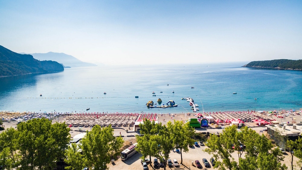Beachfront Hotel Palma Jaz in Budva, Montenegro