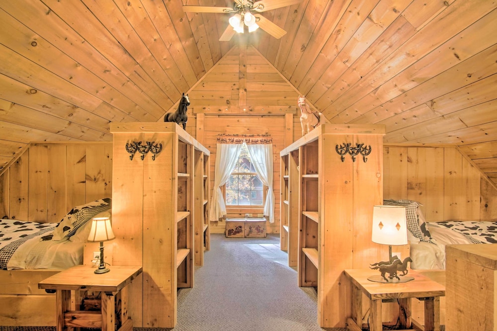 Rustic Rothbury Cabin with Resort Amenity Access - photo 22