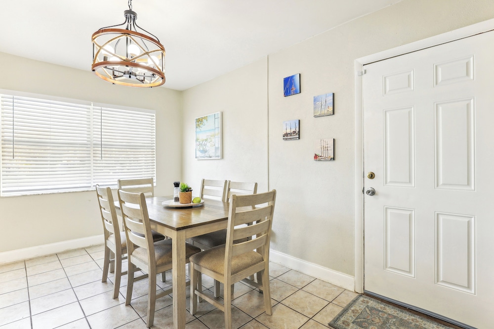 Jensen Beach Home quarter Mi to Beach Access - photo 15