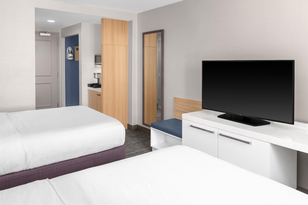Hilton Garden Inn Queens JFK Airport - photo 15