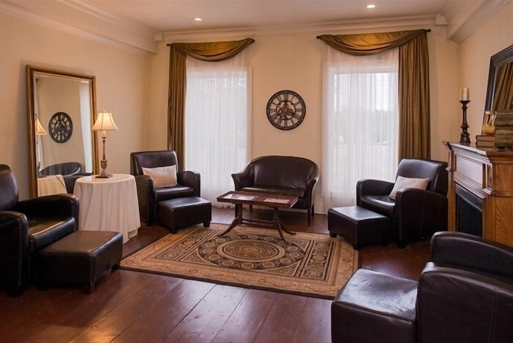 Niagara Crossing Hotel & Spa - photo 22
