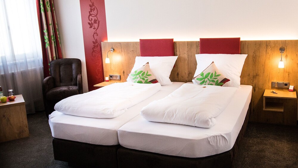 ROOM'Z zimmeraufzeit — 4-Star Luxury Hotel in Forstinning, Germany