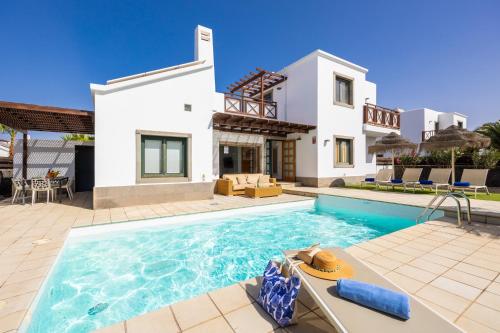 Villa Isadora — 4-Star Luxury Hotel in Playa Blanca, Spain