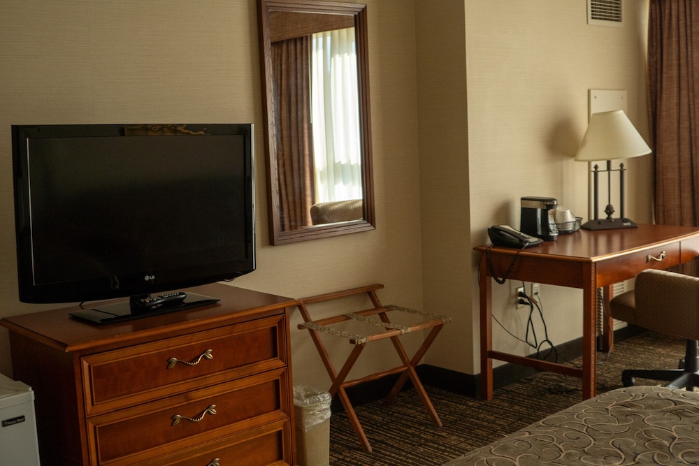 Hotel Topeka at City Center - photo 9