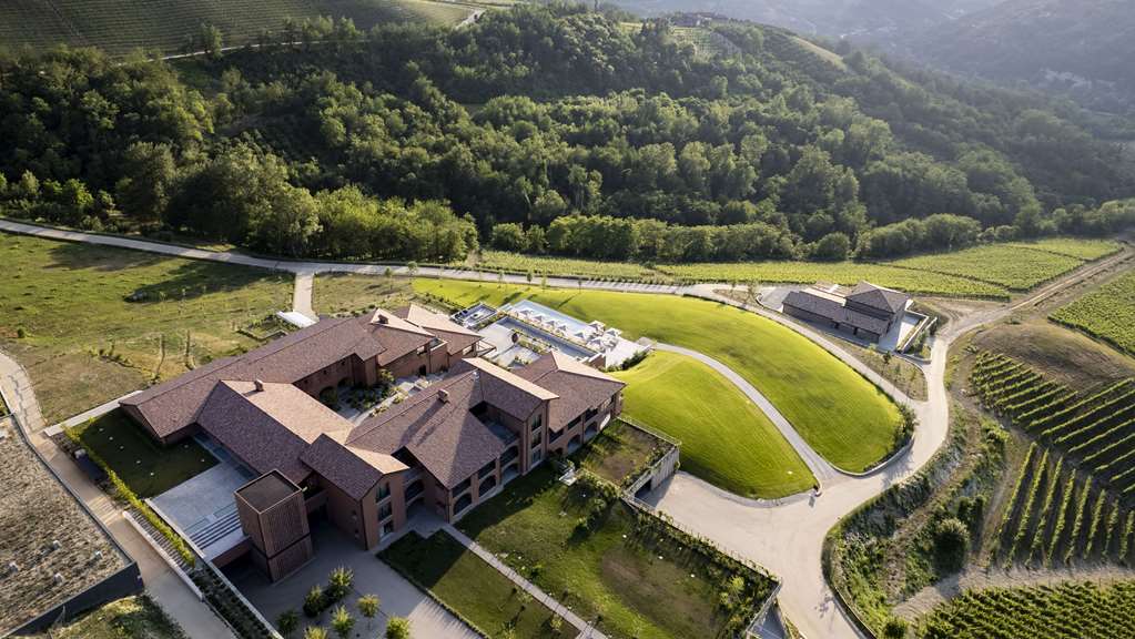 Casa di Langa — 5-Star Luxury Hotel in Cerreto Langhe, Italy