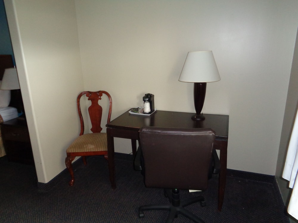Fairgrounds Inn - photo 14