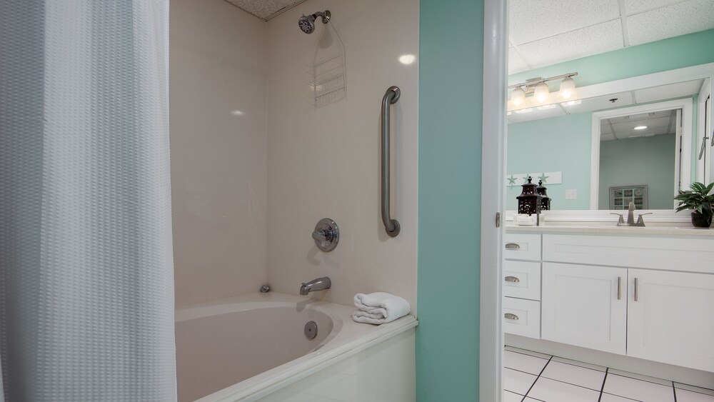 Long Beach 4 1007E 556192 by RedAwning - photo 33