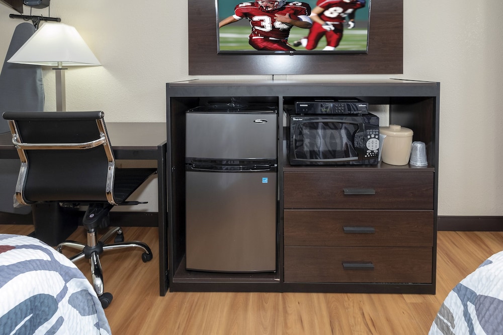 Red Roof Inn Freehold - photo 15