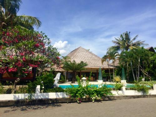 Villa Surgawi — 4-Star Luxury Hotel in Lovina, Indonesia