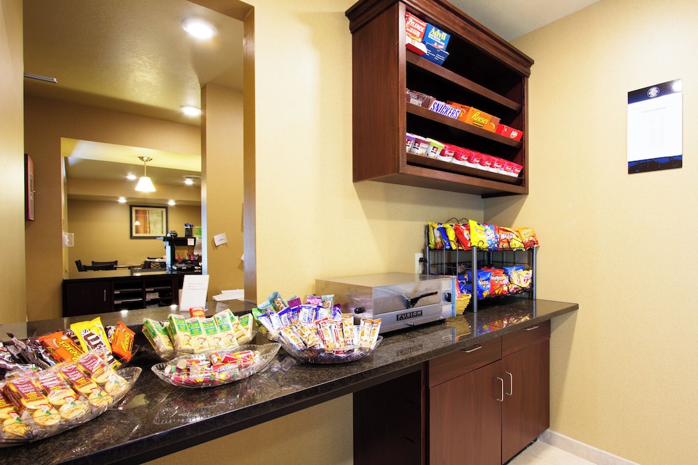 Cobblestone Inn & Suites Corry - photo 32