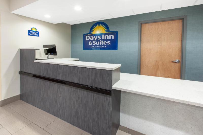 Days Inn & Suites Grand Rapids Near Downtown - photo 4
