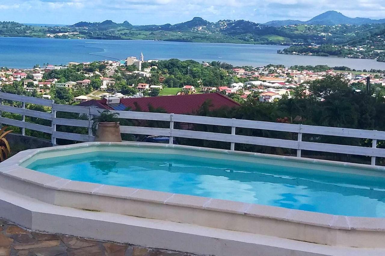 Appartement confortable au Robert avec piscine partagée 60 m — 4-Star Luxury Hotel in Le Robert, Martinique