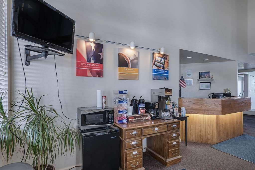 Motel 6 - photo 17