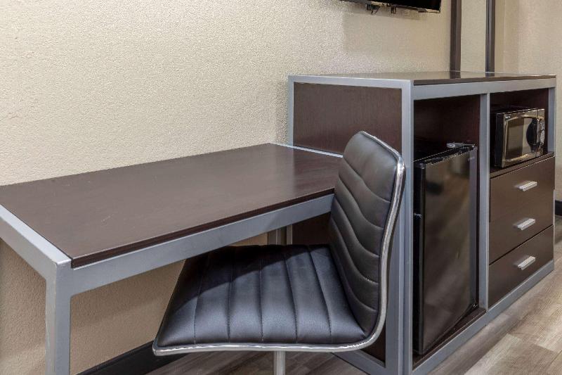 Super 8 By Wyndham Tulsa Arpt St Fairgrounds - photo 22