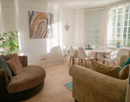 Entire 5 Bedroom Comfortable House in Eastbourne — 4-Star Luxury Hotel in Eastbourne, United Kingdom