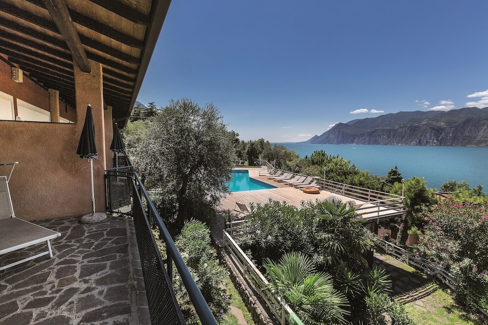 Residence Parco Lago di Garda — 4-Star Luxury Hotel in Malcesine, Italy