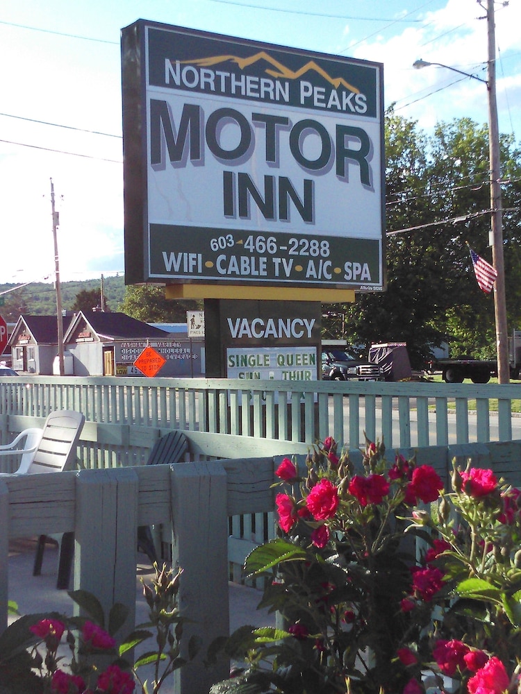 Northern Peaks Motor Inn — Gorham