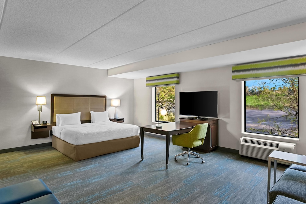 Hampton Inn & Suites Baltimore Woodlawn - photo 12