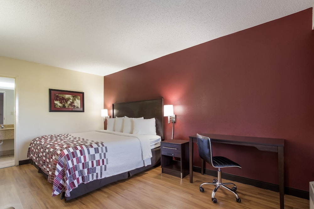 Red Roof Inn Shelbyville - photo 9