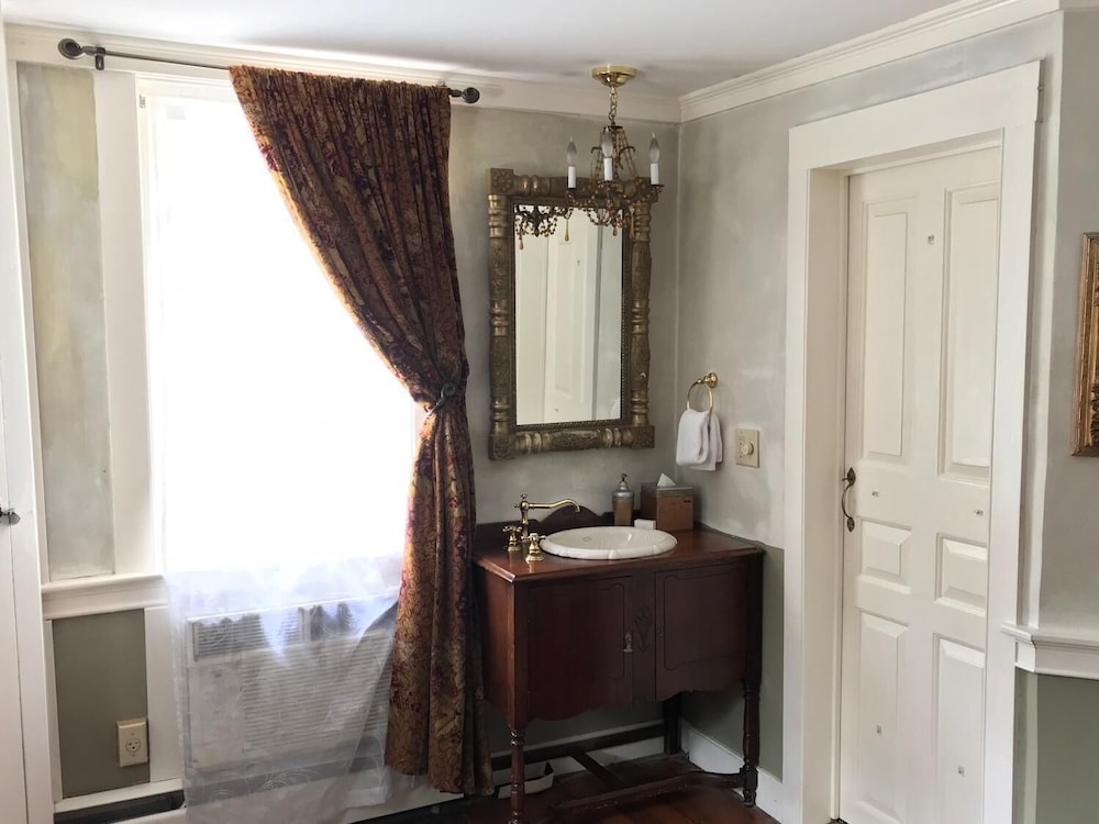 Admiral Farragut Inn - photo 19