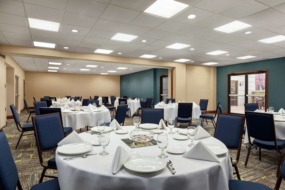 Hampton Inn & Suites Frederick Fort Detrick - photo 40