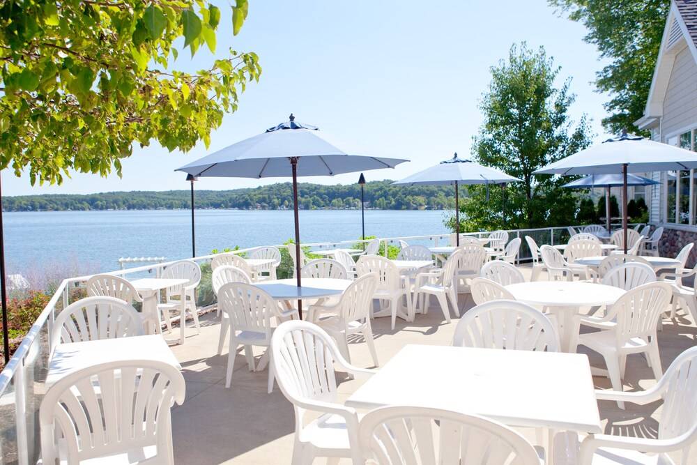 Bay Pointe Inn - photo 46