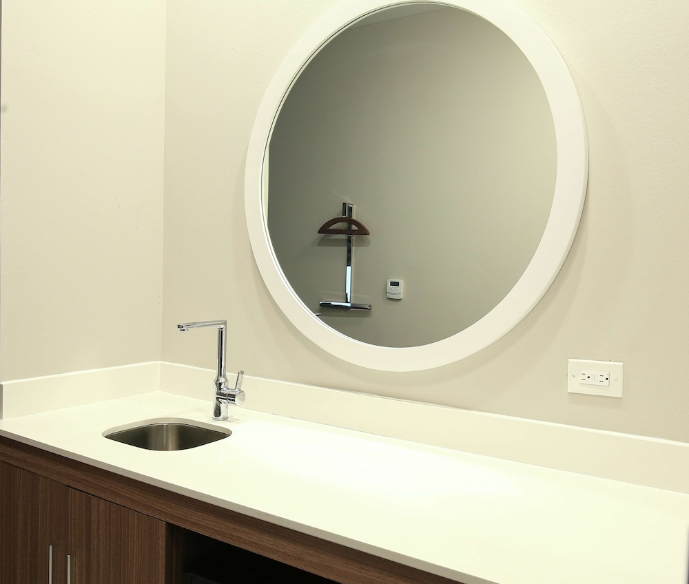Hampton Inn & Suites Mount Laurel Moorestown - photo 11