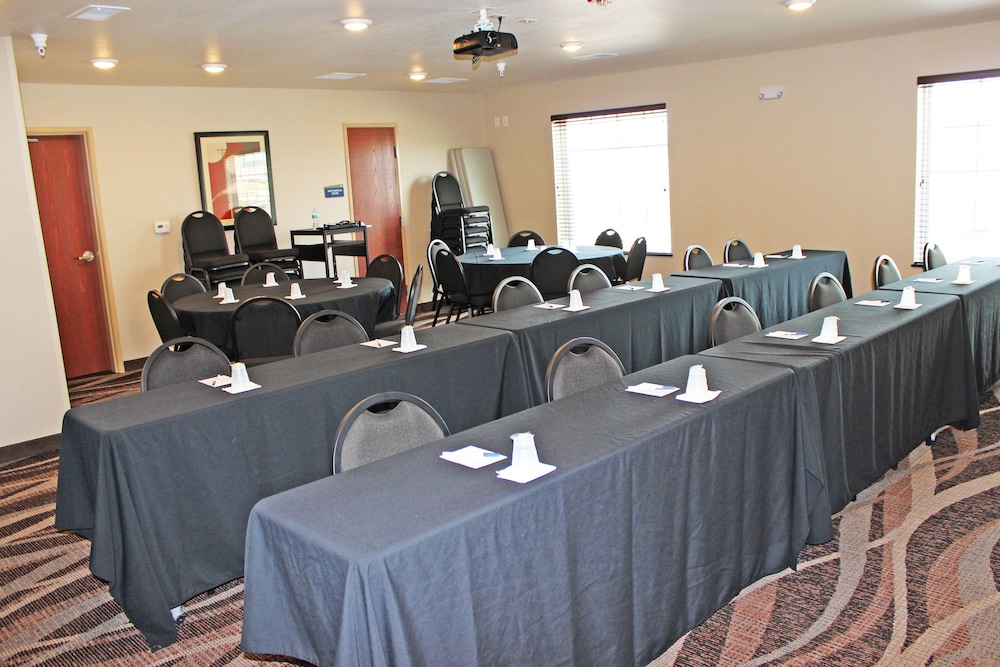 Cobblestone Inn & Suites Lamoni - photo 44