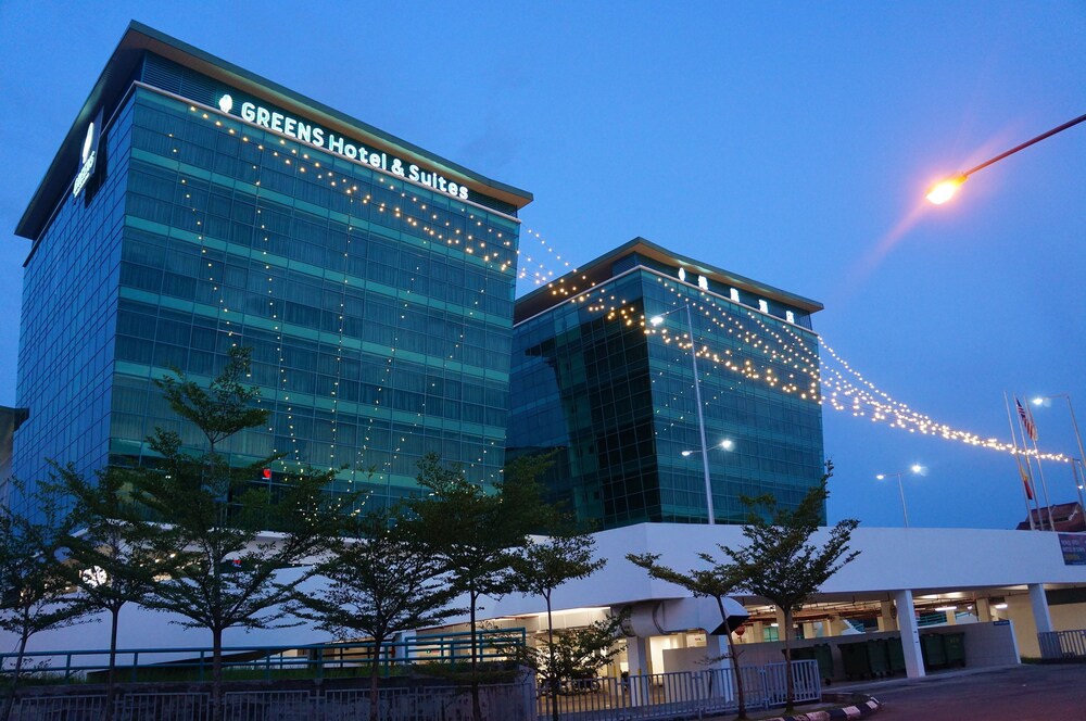 Greens Hotel & Suites — Bintulu — photo 2