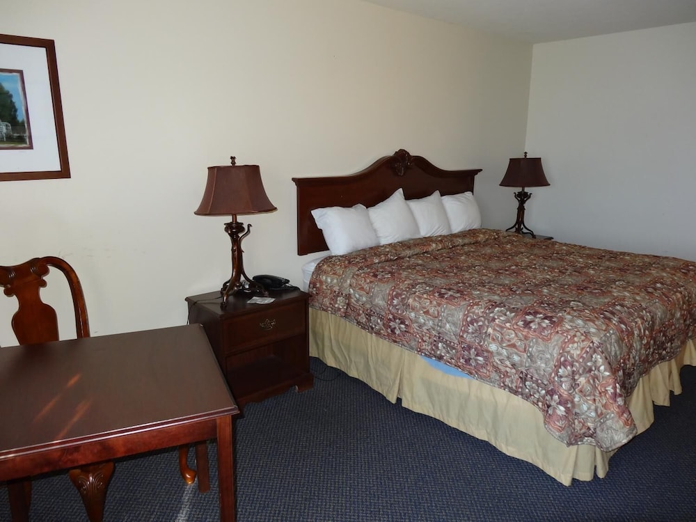 Fairgrounds Inn - photo 9