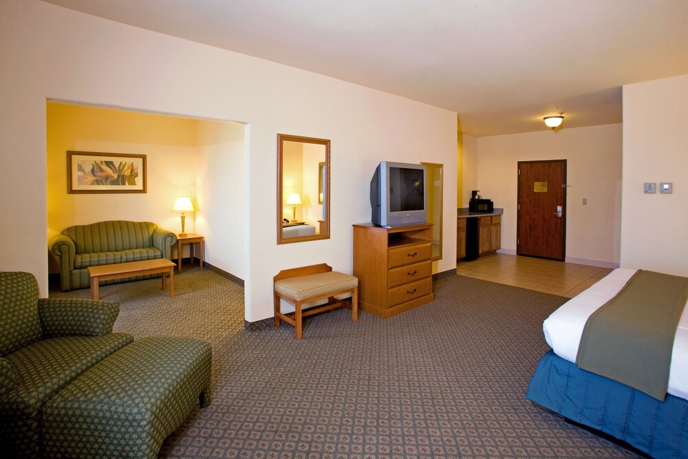 Holiday Inn Express & Suites Rio Grand by IHG - photo 3