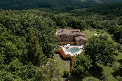 Borgo Pietraio Casa Vacanze — 4-Star Luxury Hotel in Radicondoli, Italy