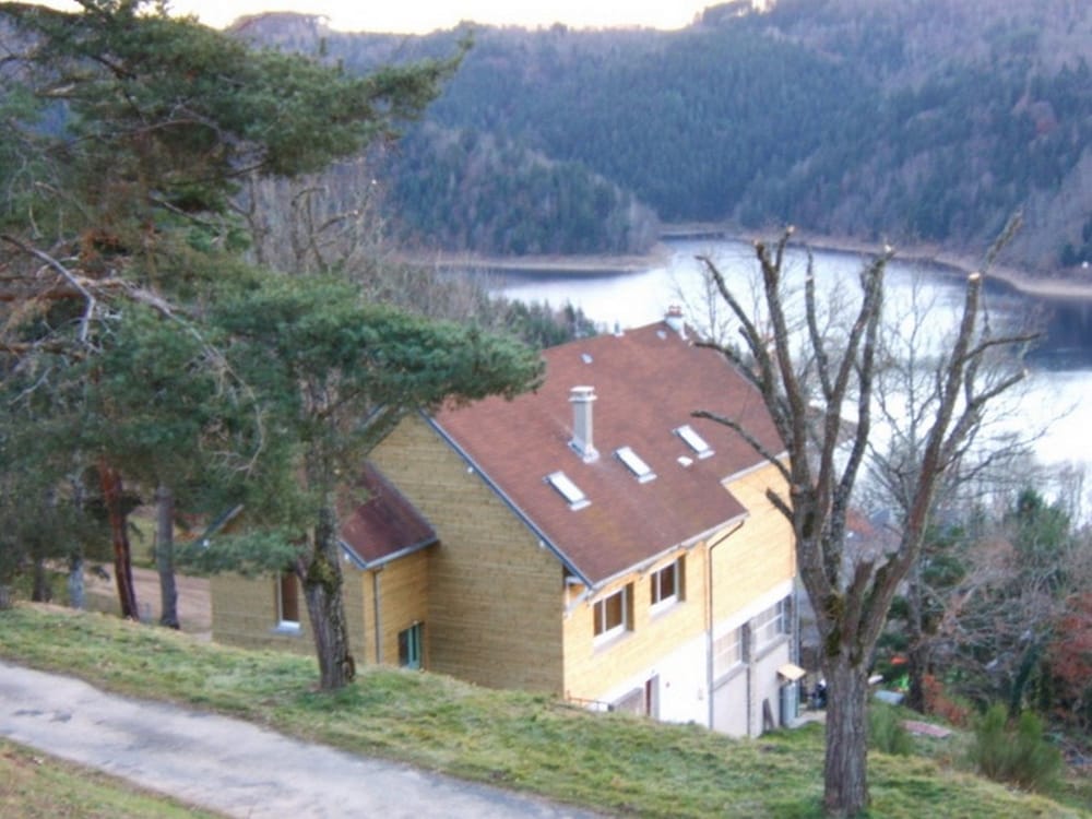 Le Grand Val — hotel in Neuveglise