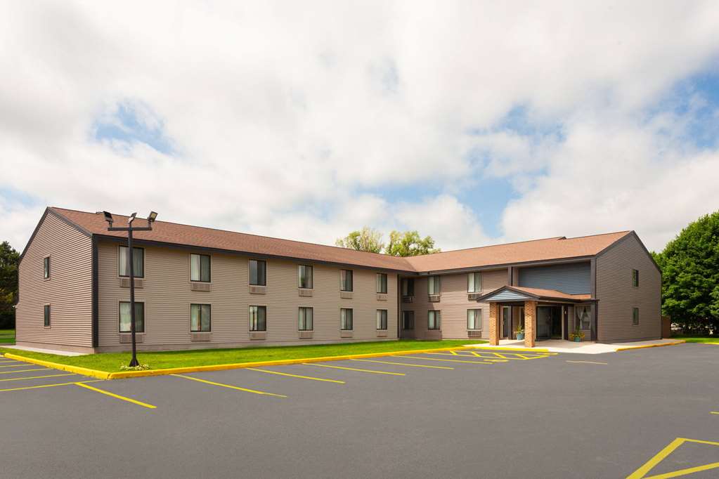 Super 8 by Wyndham Sun Prairie Madison E - photo 8
