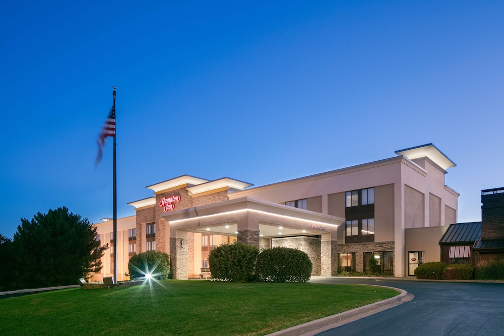 Hampton Inn Iowa City Coralville - photo 42