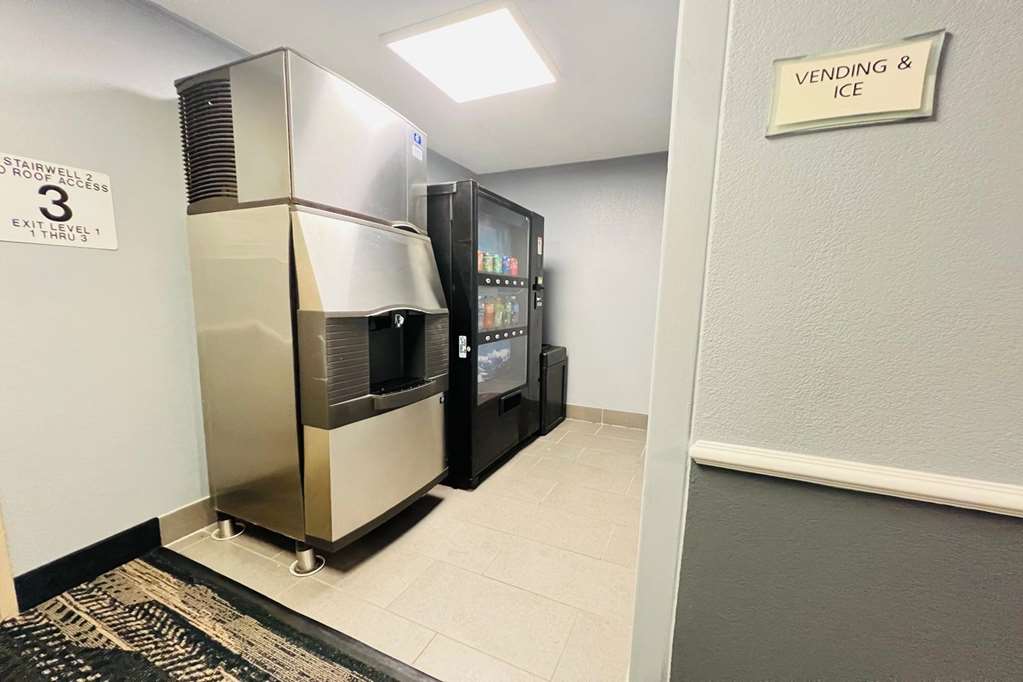 AmericInn by Wyndham Glendale Milwaukee - photo 15
